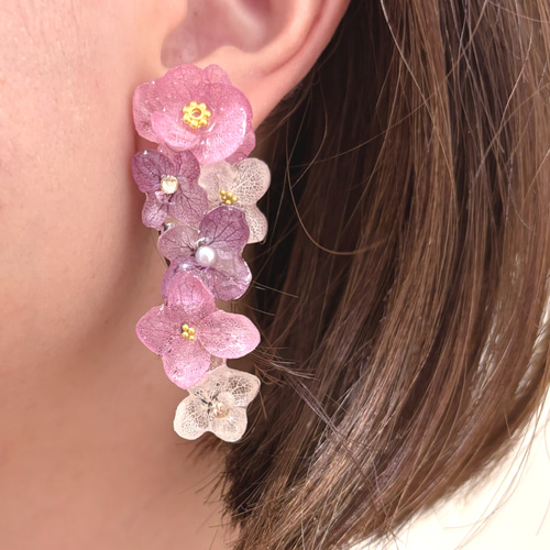 花畑を束ねて ― 紫陽花ピンクグラデーション ピアス／イヤリング