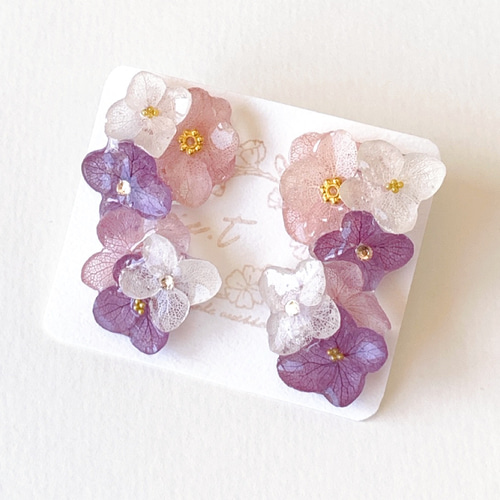 花畑を束ねて ― 紫陽花ピンクグラデーション ピアス／イヤリング