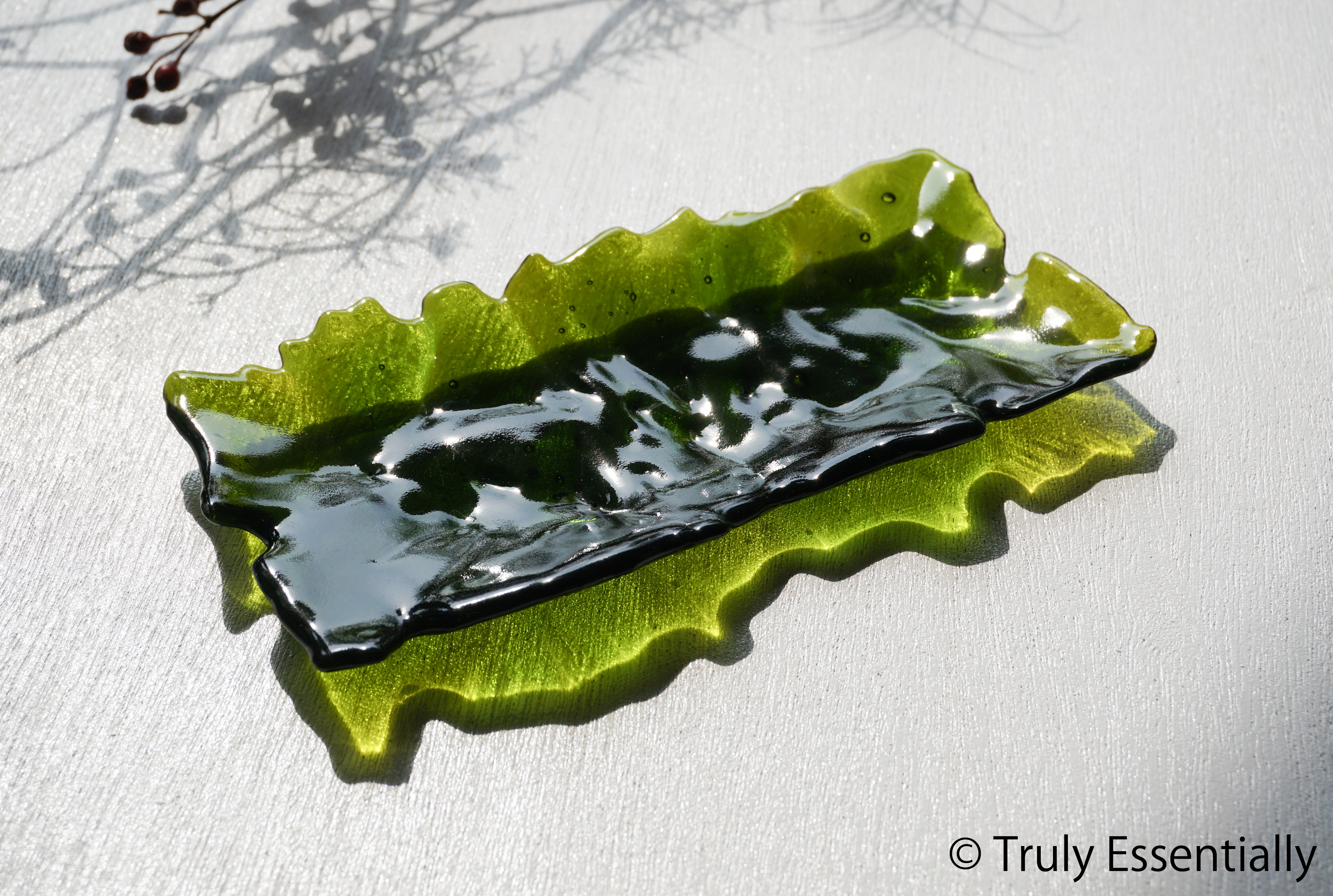 ガラスのお皿 - 「みどりのガラス 」● 18×8 (cm)・光沢 6,474円