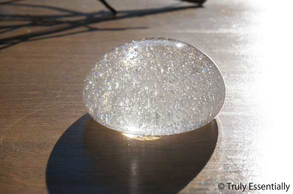 無色透明ガラスのインテリアオブジェ -「いる・ある・きえる」 ● 直径約9cm 4枚目の画像