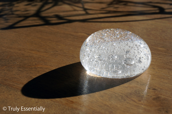 無色透明ガラスのインテリアオブジェ -「いる・ある・きえる」 ● 直径約9cm 1枚目の画像