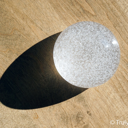 無色透明ガラスのインテリアオブジェ -「いる・ある・きえる」 ● 直径約9cm 3枚目の画像