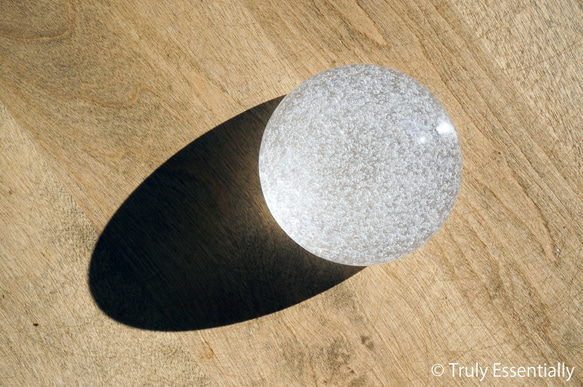 無色透明ガラスのインテリアオブジェ -「いる・ある・きえる」 ● 直径約9cm 3枚目の画像