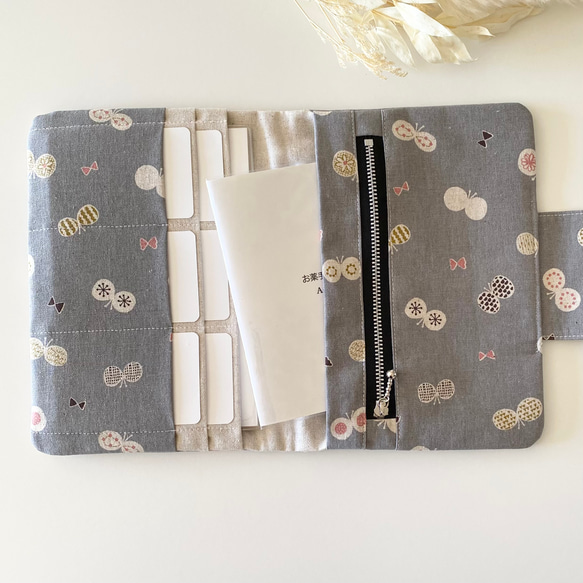 リニューアル✨北欧柄ちょうちょ マルチケース 母子手帳ケース　【グレー】S.M.Lサイズ 製作可能 6枚目の画像