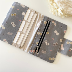 リニューアル✨北欧柄ちょうちょ マルチケース 母子手帳ケース　【グレー】S.M.Lサイズ 製作可能 4枚目の画像