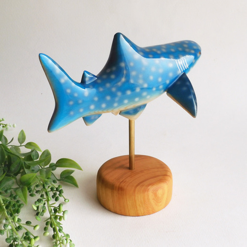 ジンベイザメS / wooden whale shark その他置物 工房西岡 通販