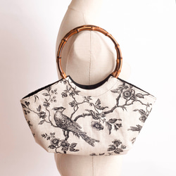 【バンブー持ち手の大人かわいい布バッグ】高級インポート生地　軽量　鳥　バンブーバッグ 3枚目の画像