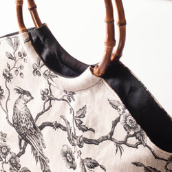 【バンブー持ち手の大人かわいい布バッグ】高級インポート生地　軽量　鳥　バンブーバッグ 5枚目の画像