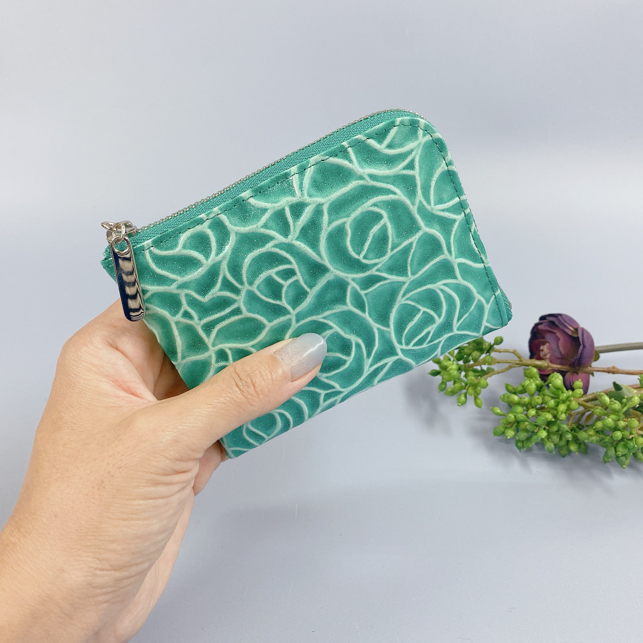 薄マチで使いやすい ハーフ財布 エナメル革ローズ グリーン 日本製 Squeeze