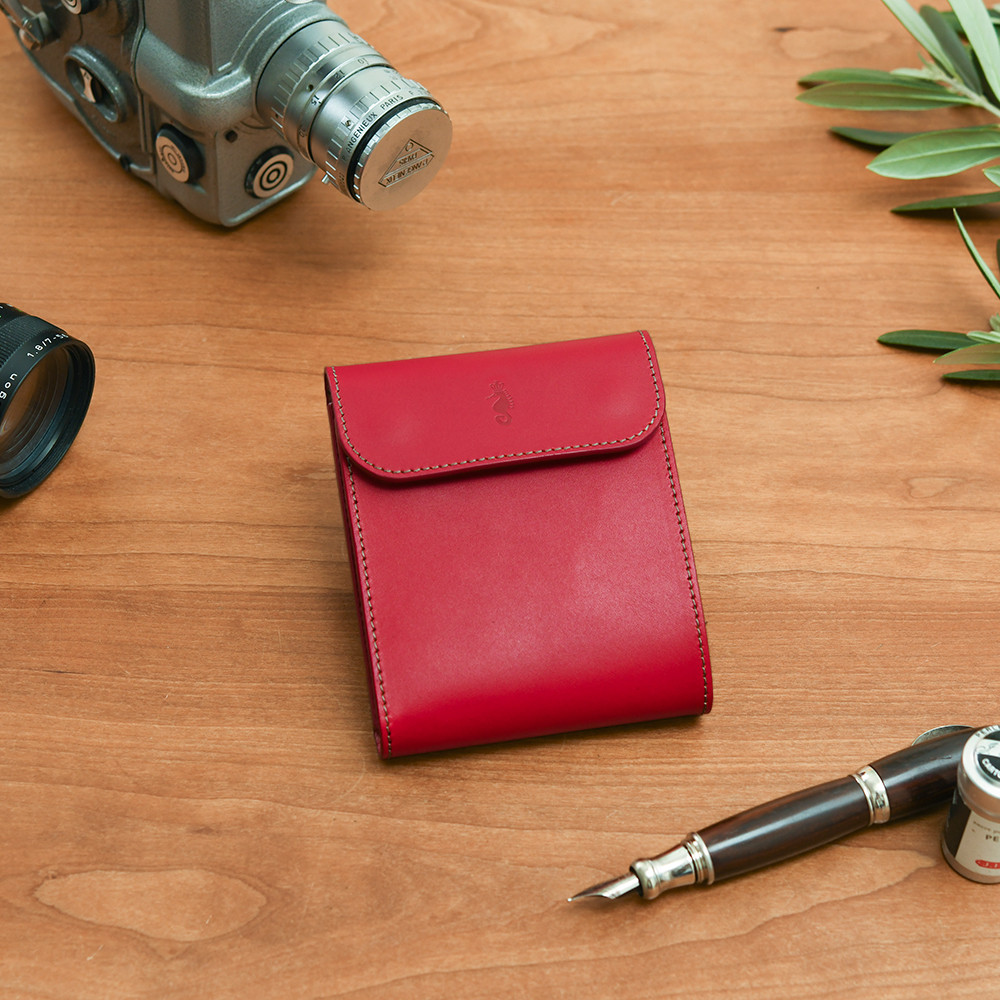イタリア製総本革 コンパクトな二つ折り財布 赤 レッド シンプル ユニセックス 一粒万倍日 天赦日に