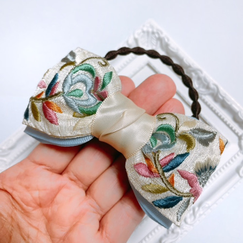 インド刺繍リボン✿ヘアゴム ブルーリボン 花模様 ハンドメイド
