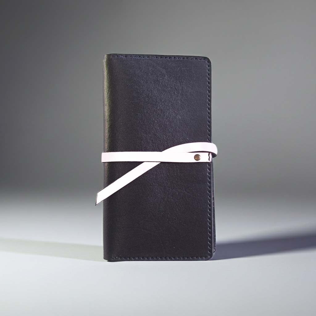 【iPhone全機種】スタイリッシュな紐留めタイプの本革手帳型ケース iPhone17シリーズ対応