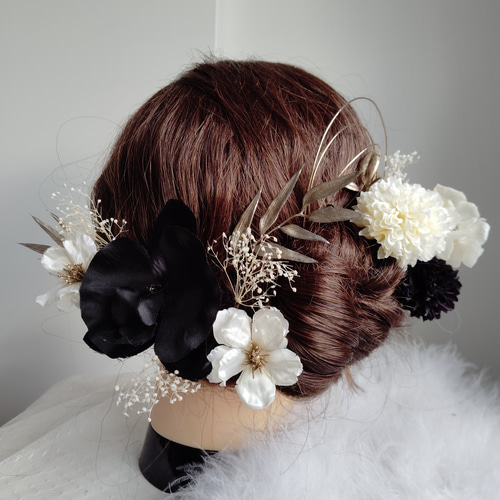 花蝶＿＿上品胡蝶蘭の髪飾り 卒業式 成人式 結婚式 髪飾り 黒振袖 黒