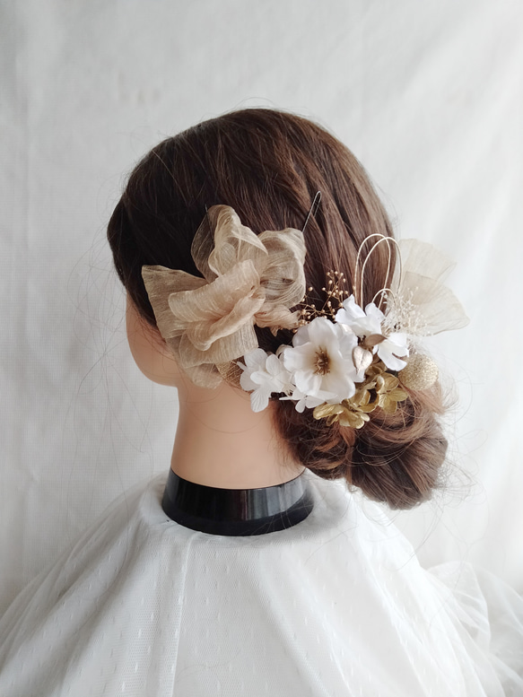 林檎の花とオーガンジーリボンの髪かざり　タイトシニヨン　シニヨンヘア　卒業式　成人式　髪飾り　袴　振袖　着物　和装　 1枚目の画像
