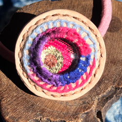 【再販】革のヘアゴム(ガラス刺繍) 3枚目の画像