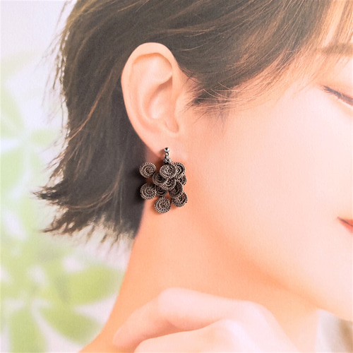 渦巻き タティングレース編み【ネイビー】 ピアス（その他） wai wai