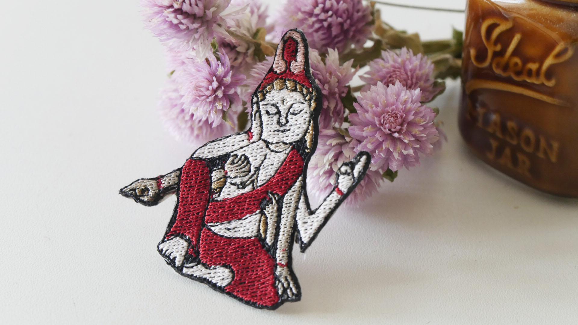仏像（如意輪観音）の刺繍シールワッペンです。 お洋服や靴