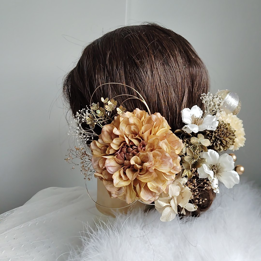 結花＿＿ダリアと林檎の花の髪飾り　卒業式　成人式 　結婚式　髪飾り 　白無垢　色打掛　振袖　着物　袴　和装　白金