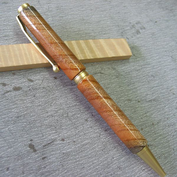 【欅】木軸ボールペン　木目がキラキラして素敵【即日発送】　　　　　　　★シャープペンに変更可