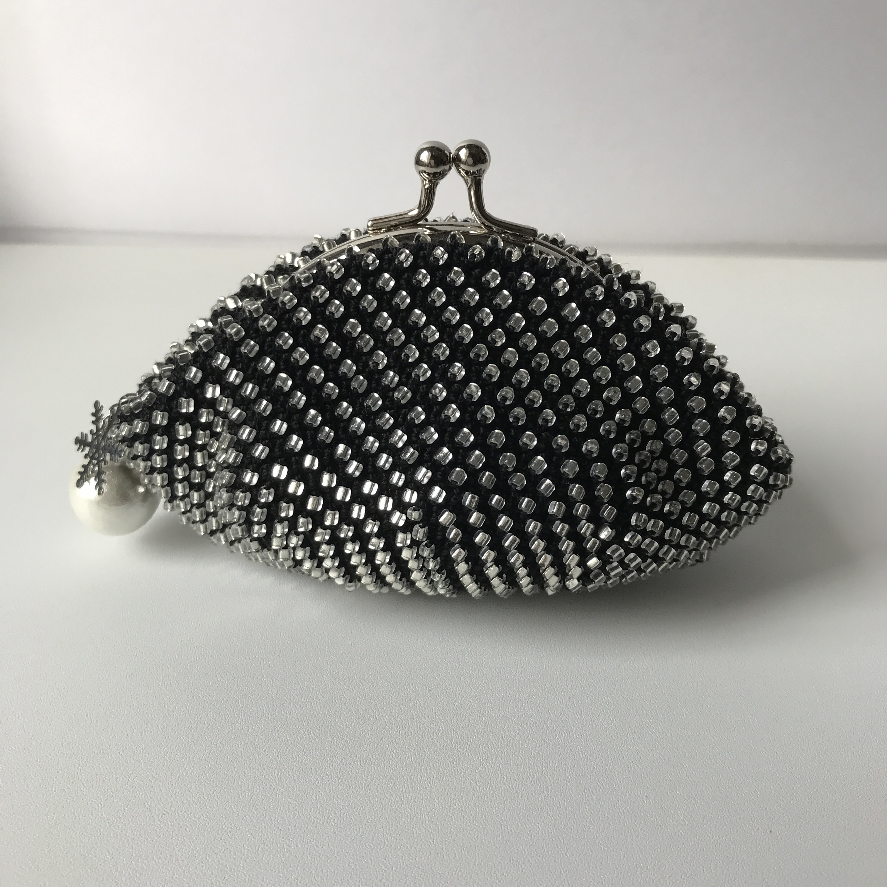Beaded Purse --Snow Crystal-- Black (M)