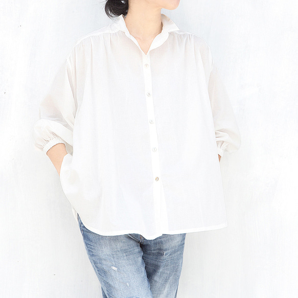 変形スタンドカラーボイルブラウス（オフホワイト) 2枚目の画像