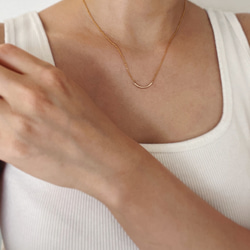 送料無料*再販*【14kgf】三日月ネックレス / 槌目 / mini / チェーン　スマイル  シンプル 華奢　アーチ 2枚目の画像