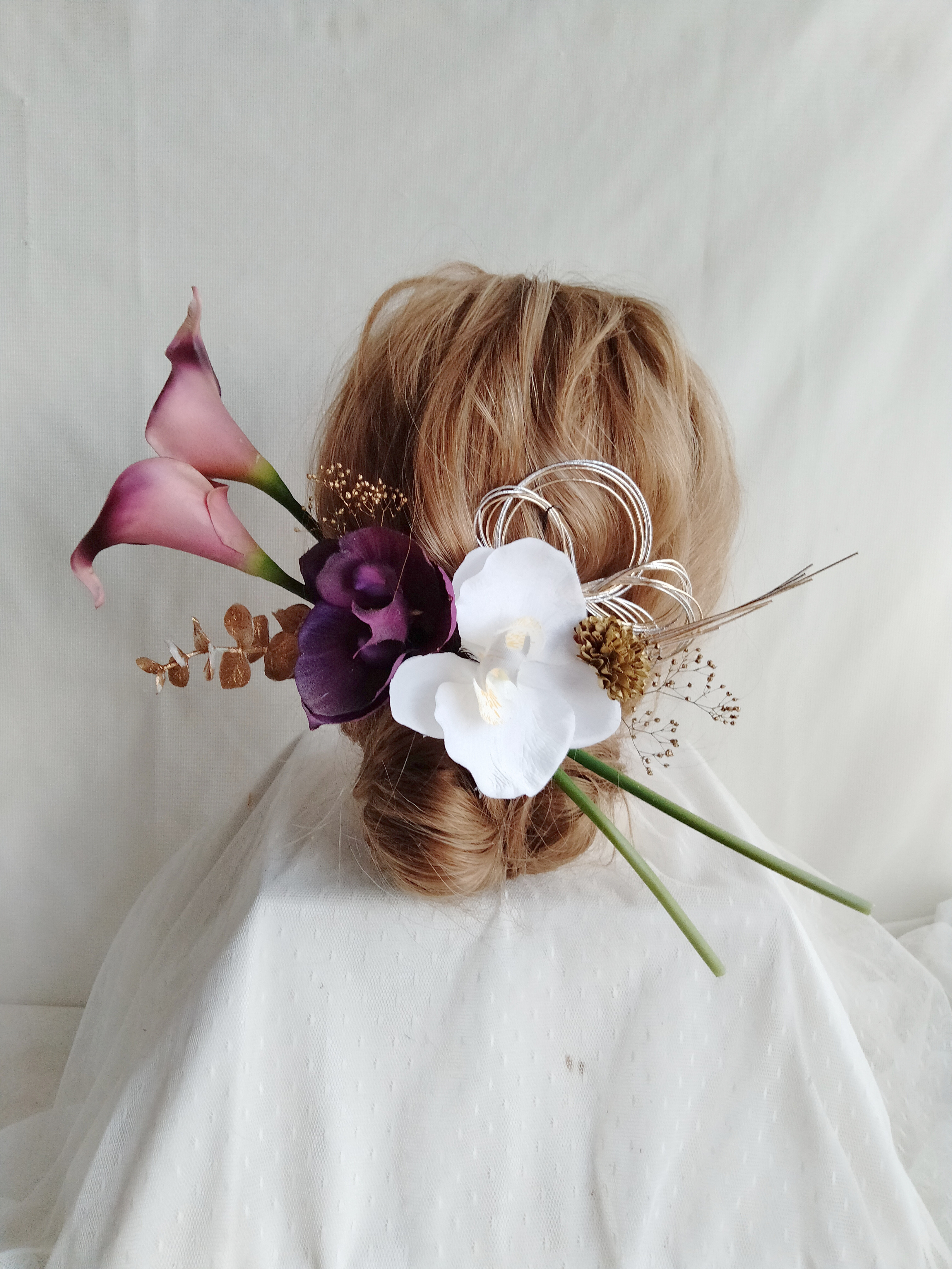 カラーの花×胡蝶蘭×水引きの和装髪飾り　カラーの花の髪飾り　紫の胡蝶蘭　パープルのカラー　結婚式ヘアアレンジ　成人式ヘア