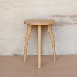 ヒノキ香る天然無垢丸太スツール｜森を歩くようにリラックスできる