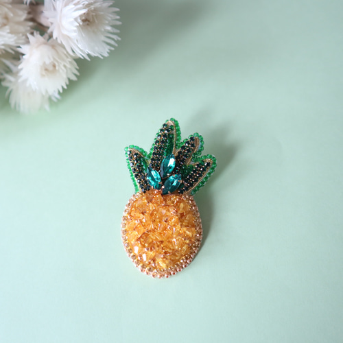 こり パイナップル レモンビーズ刺繍 ブローチ ハンドメイドアクセサリ こり パイナップル レモンビーズ刺繍 ブローチ ハンドメイド