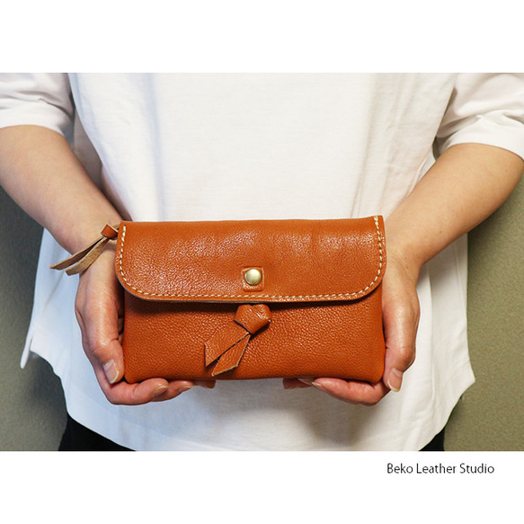 ギフトのようなリボンが可愛い2層の大きな長財布/ふんわり長財布