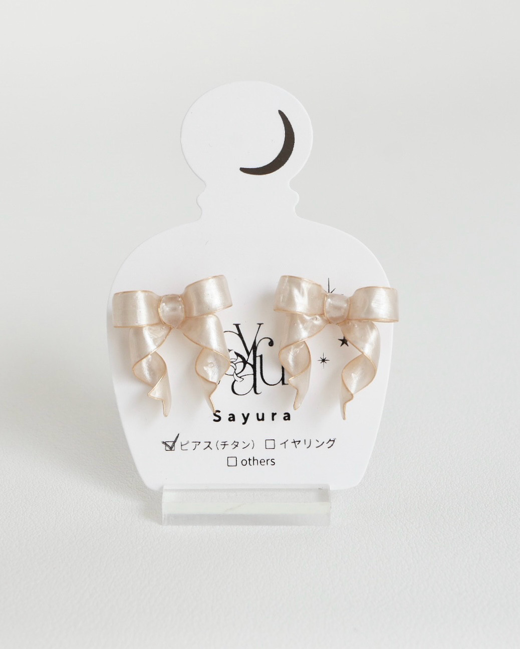 【特集掲載】Mリボン　パールホワイト　ピアス・イヤリング　デートやお出かけ　女性らしく上品　ブライダル　結婚式のおよばれ