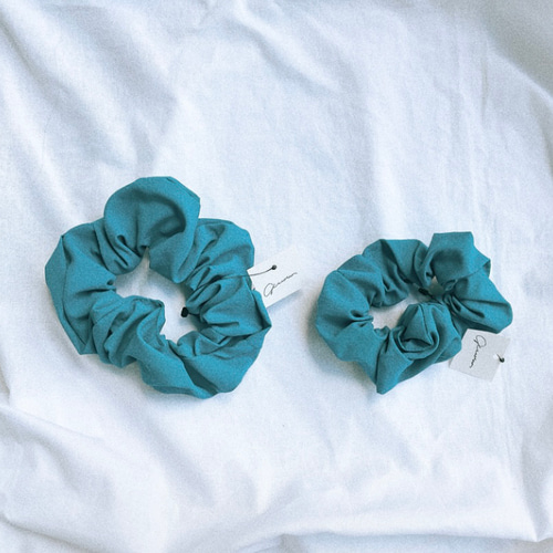 シュシュ】4カラー 2サイズ ナイロン撥水加工 シュシュ quedar. 通販