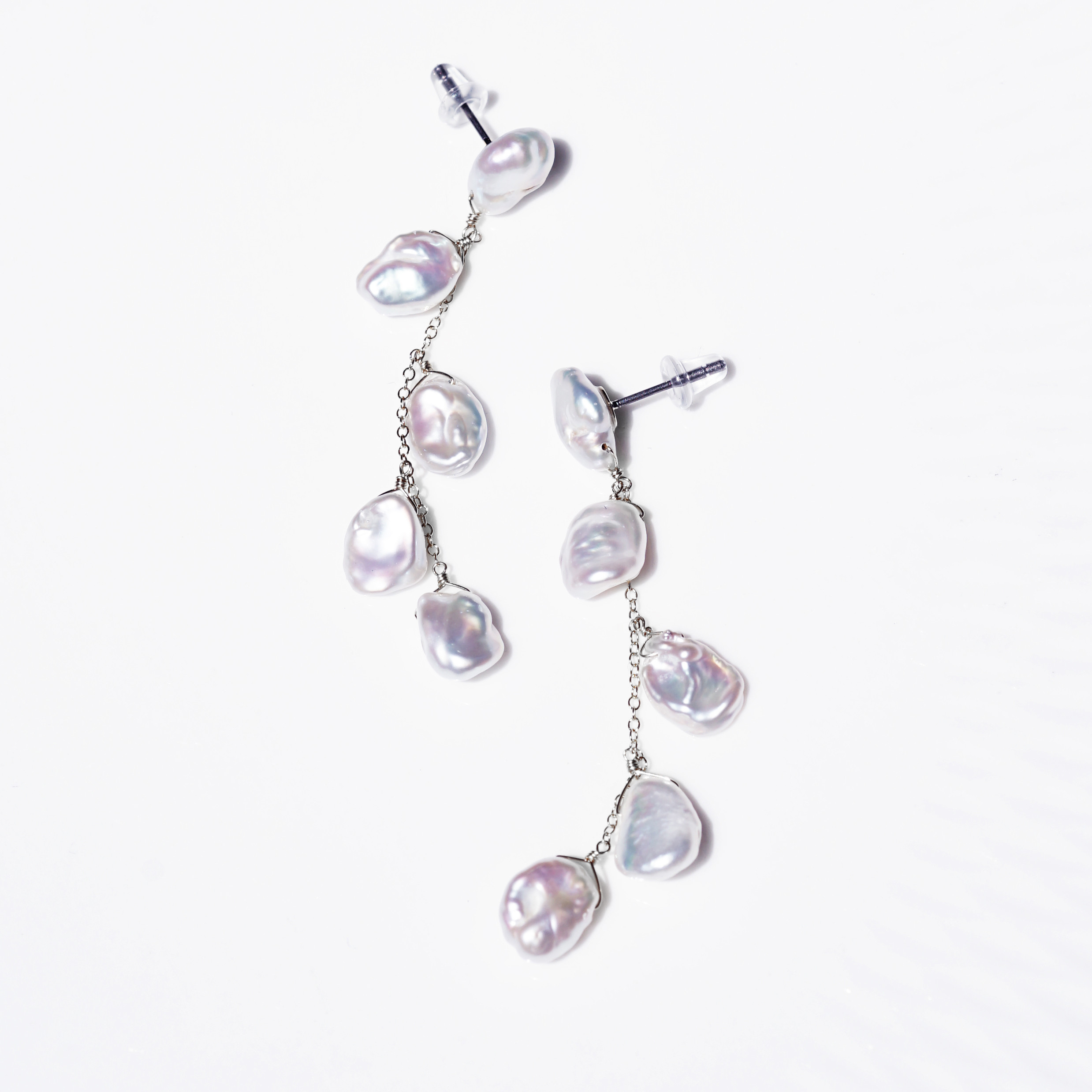 バロック淡水真珠のゆらゆらサージカルステンレスロングピアス　～Cecilie