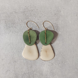 送料無料14kgf Khaki x Beige Tagua Nuts pierced earrings タグア 2枚目の画像