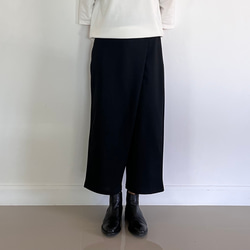 【人気追加販売】ラクして品よく。巻きスカート風ペグトップパンツ ポンチ素材 ブラック色　ウエストファスナー 13枚目の画像