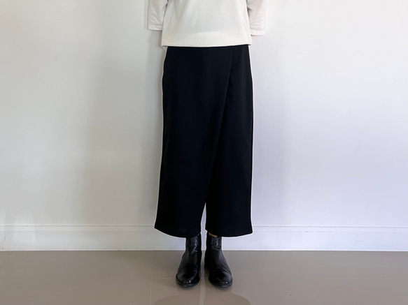 【人気追加販売】ラクして品よく。巻きスカート風ペグトップパンツ ポンチ素材 ブラック色　ウエストファスナー 13枚目の画像