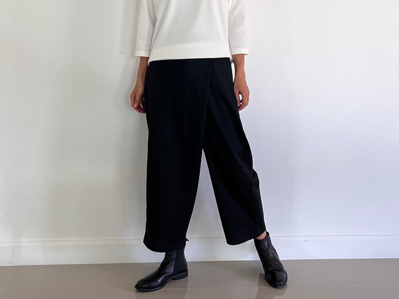 【人気追加販売】ラクして品よく。巻きスカート風ペグトップパンツ ポンチ素材 ブラック色　ウエストファスナー 12枚目の画像