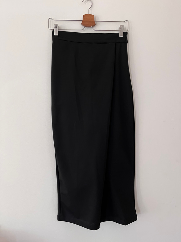【人気追加販売】ラクして品よく。巻きスカート風ペグトップパンツ ポンチ素材 ブラック色　ウエストファスナー 17枚目の画像