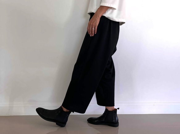 【人気追加販売】ラクして品よく。巻きスカート風ペグトップパンツ ポンチ素材 ブラック色　ウエストファスナー 11枚目の画像