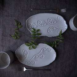 Junclay レリーフ皿Ｍ：ツタ✕ホワイト　中皿 小皿 デザート皿 陶器 陶磁器 4枚目の画像