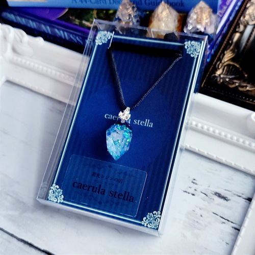 空色鉱石 オーロラ ペンダント 】 レジン 雪 氷 蓄光 光る 魔法 男性