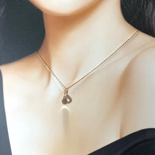 リニューアル* 18K 天然水晶の一粒キラキラドロップネックレス