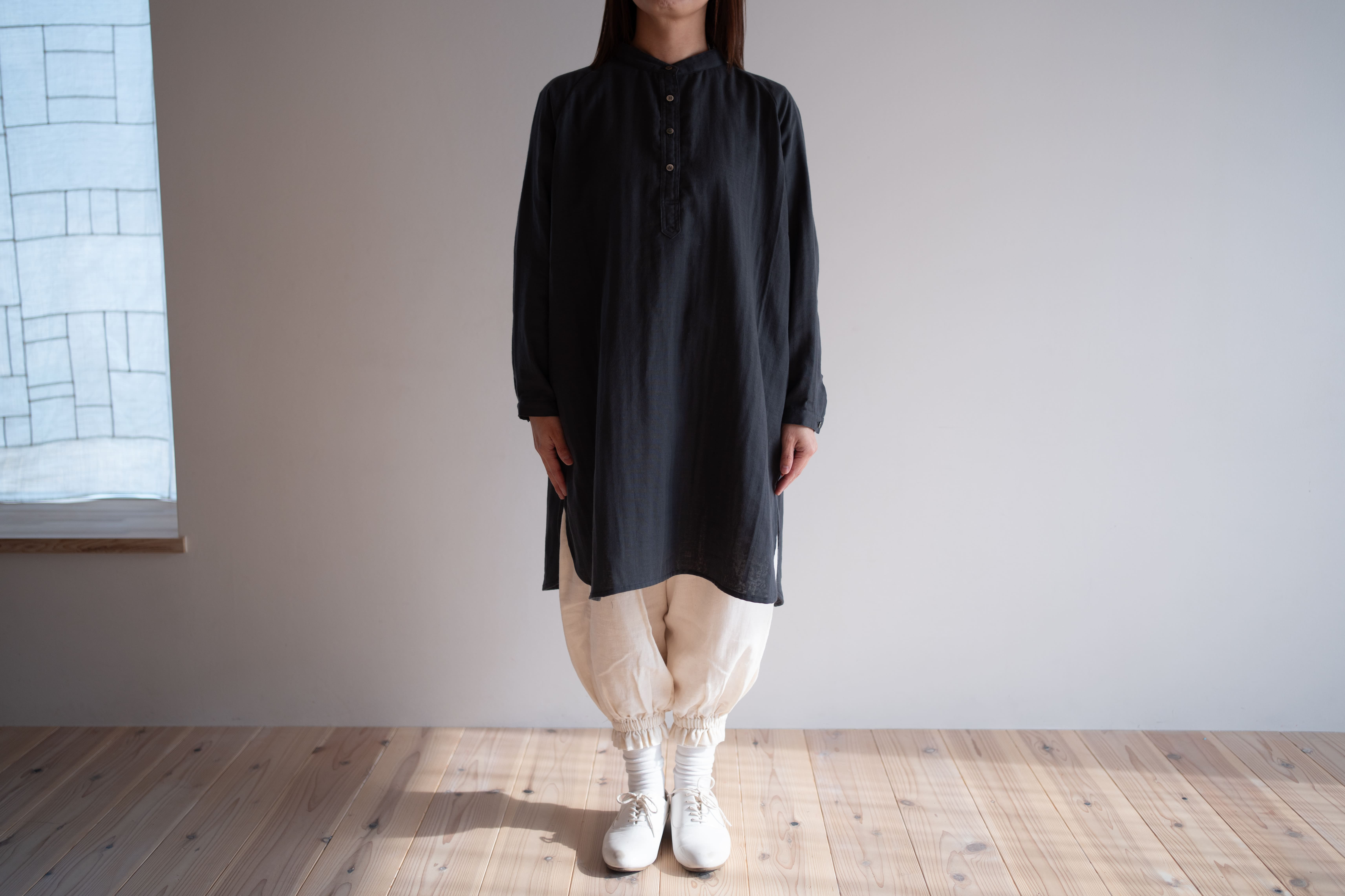 Iラインがきれいな、スタンドカラーロングシャツ｜国産ダブルガーゼ100％（9色）