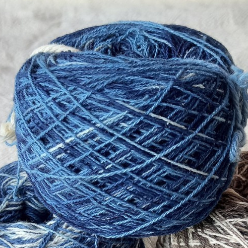 1個約676m/タイの草木染め糸玉 約0.7mm 110g/綿糸/刺繍・刺し子