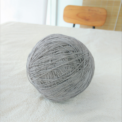 1個約676m/タイの草木染め糸玉 約0.7mm 110g/綿糸/刺繍・刺し子