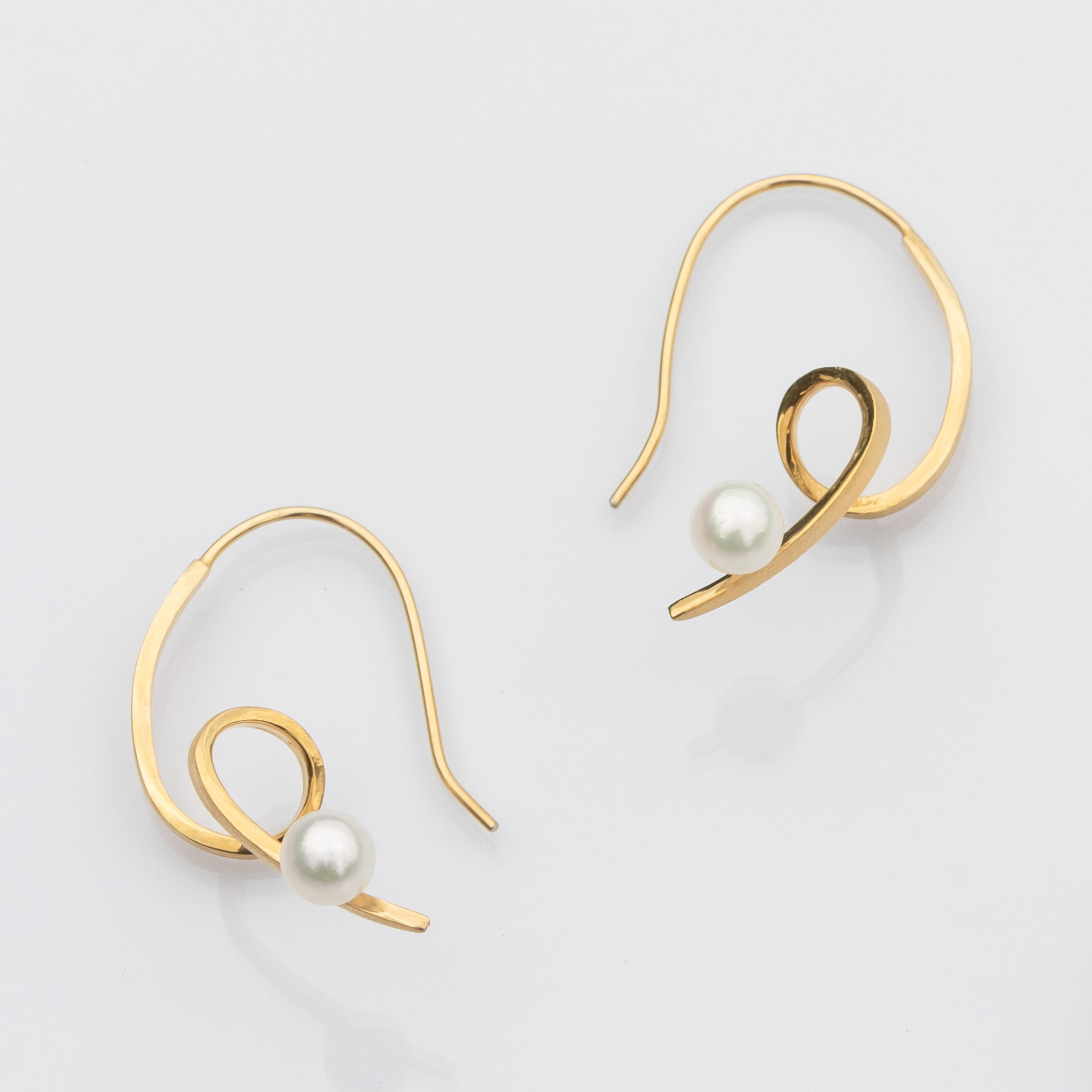 Infinityピアス(ゴールド色）