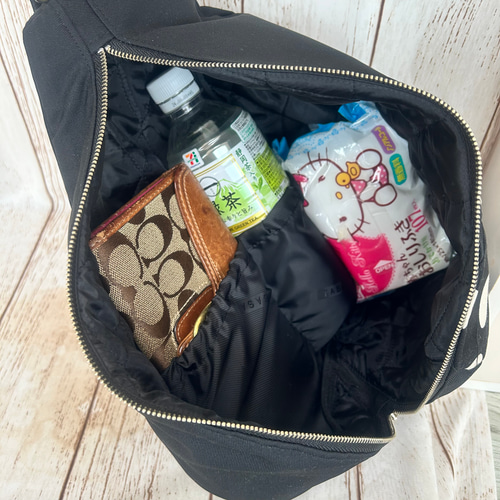 背面ポケット付き シワになりにくい しずく型 ワンショルダー 背面ポケット付き シワになりにくい しずく型 ワンショルダー