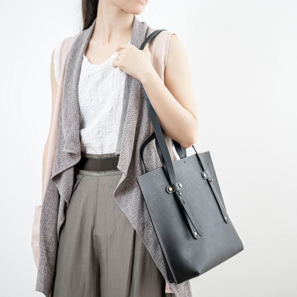 【展示 7 折】真皮托特包 Tote 墨黑色 13吋筆電 iPad 平板 商務公事包 斜背手提 植鞣 第1張的照片