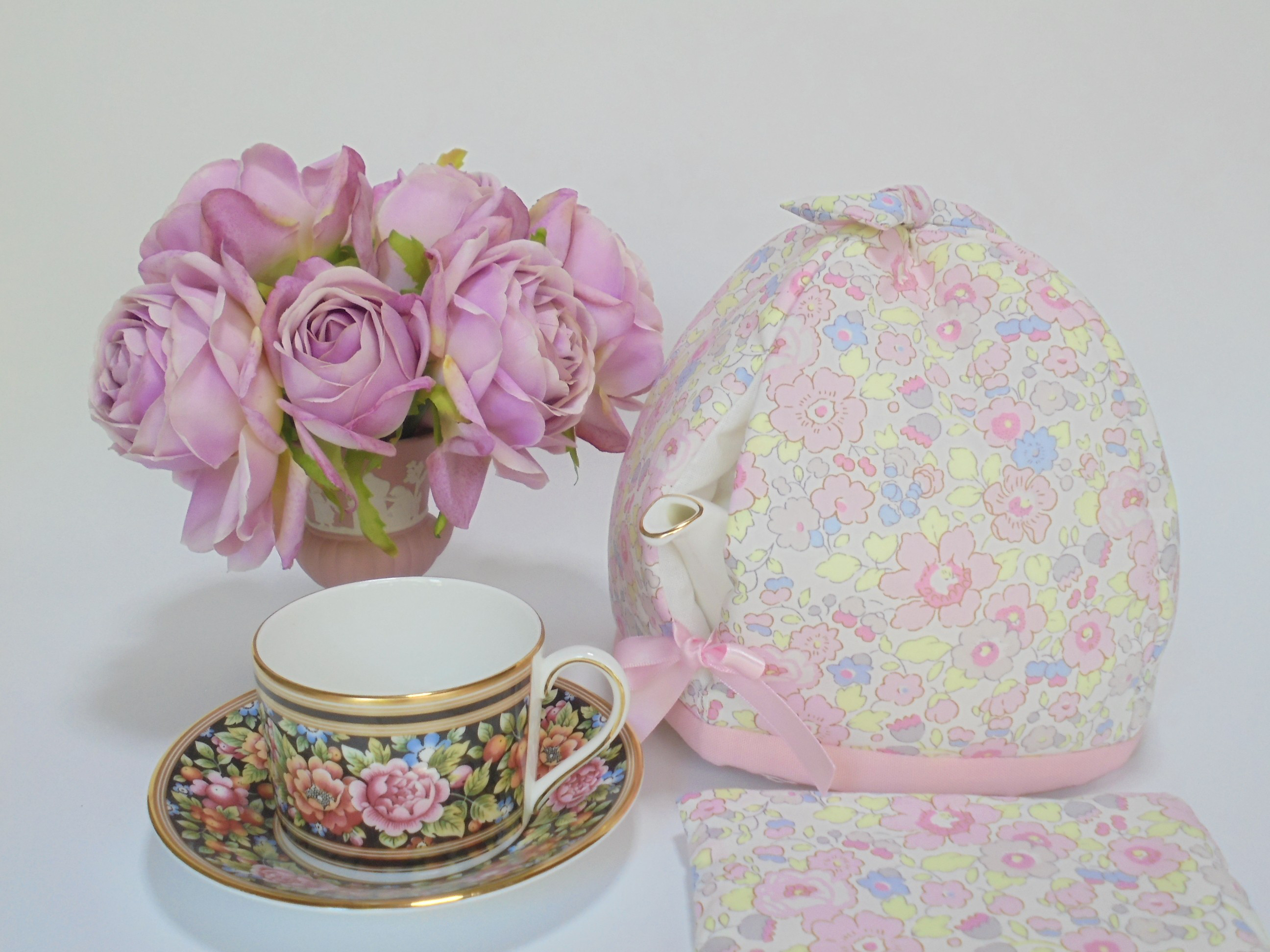 幻のリバティ　ベッツィドラジェ　ティーコゼー　「かくれんぼ」　ふわふわもこもこ　マシュマロティーコゼー