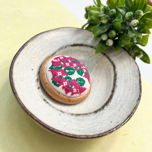 マチルデ・フォン・バイエルン様♡専用 リボン刺繍ブローチ　くるみボタン マチルデ・フォン・バイエルン様♡専用 リボン刺繍ブローチ くるみ